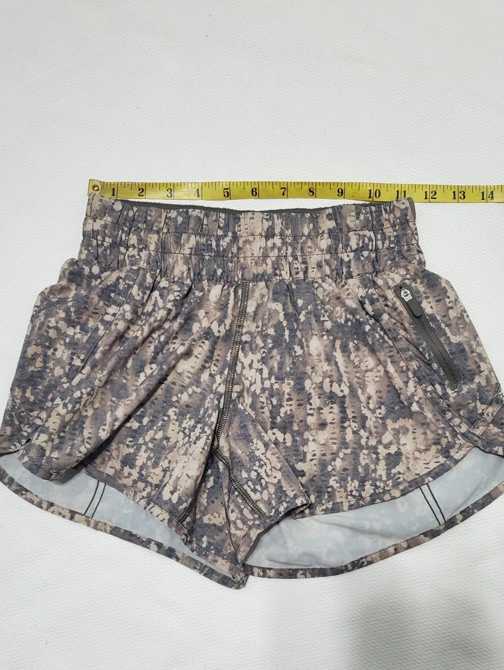 Lululemon Tracker Shorts V 4" Gritstone White Opal Multi Size 4 - Picture 8 of 10